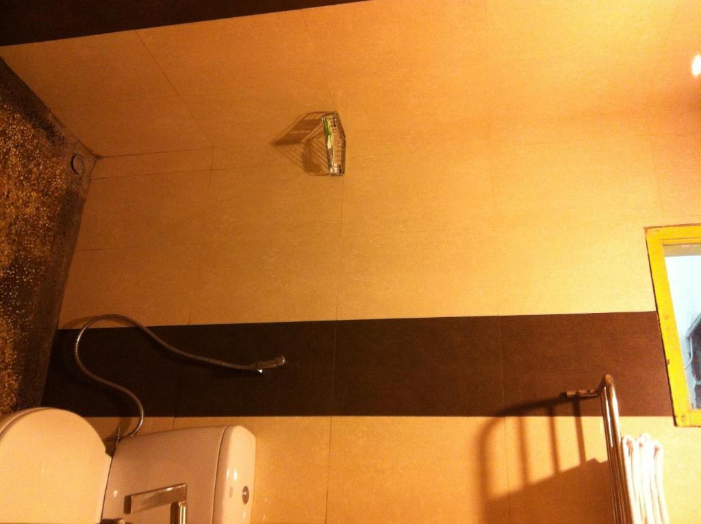 Hotel Paramount Biringkanya Quarto foto