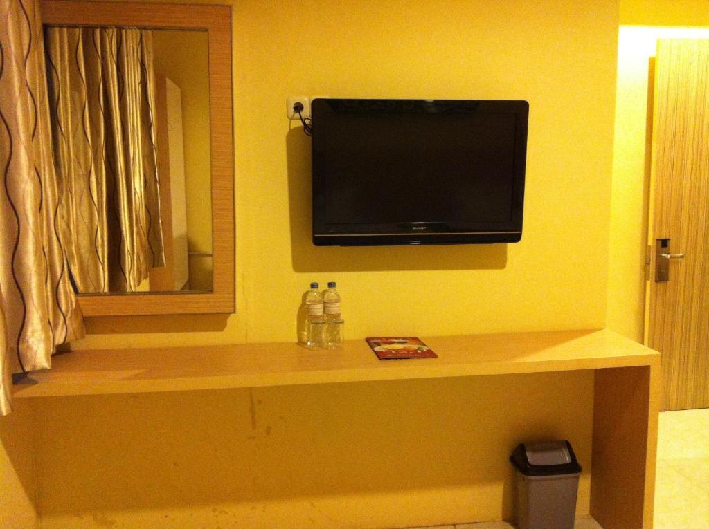 Hotel Paramount Biringkanya Quarto foto