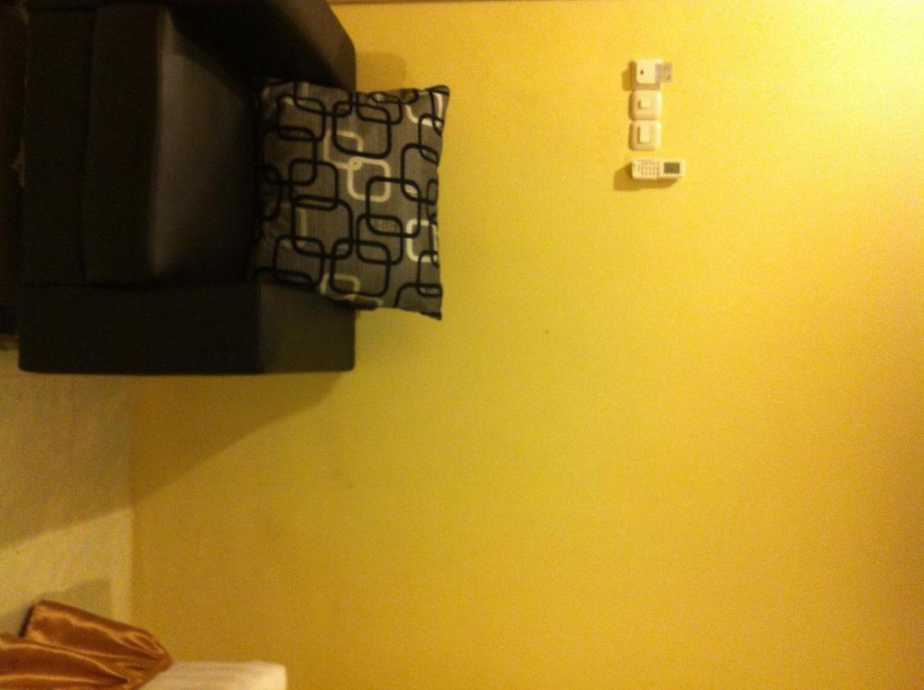 Hotel Paramount Biringkanya Quarto foto
