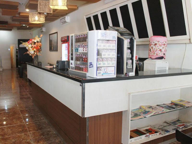 Hotel Paramount Biringkanya Exterior foto